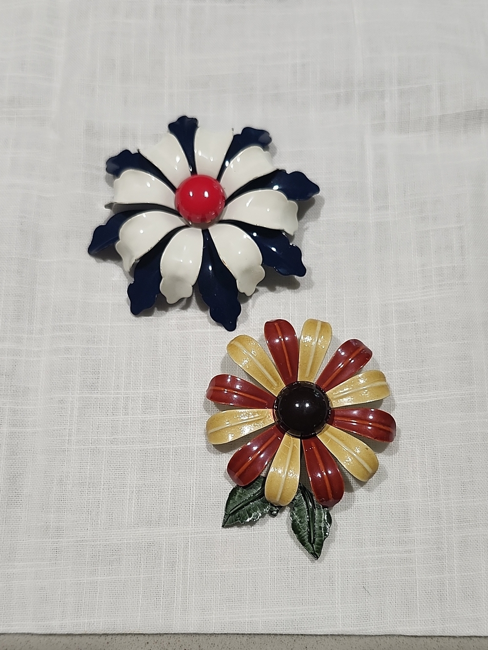 Retro 1960 Flower Pin Set — Navy, White, Red & Yellow, Brown
